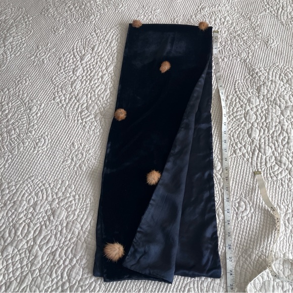 EUC double sided black silk/velvet scarf with brown mink accents - Picture 3 of 6